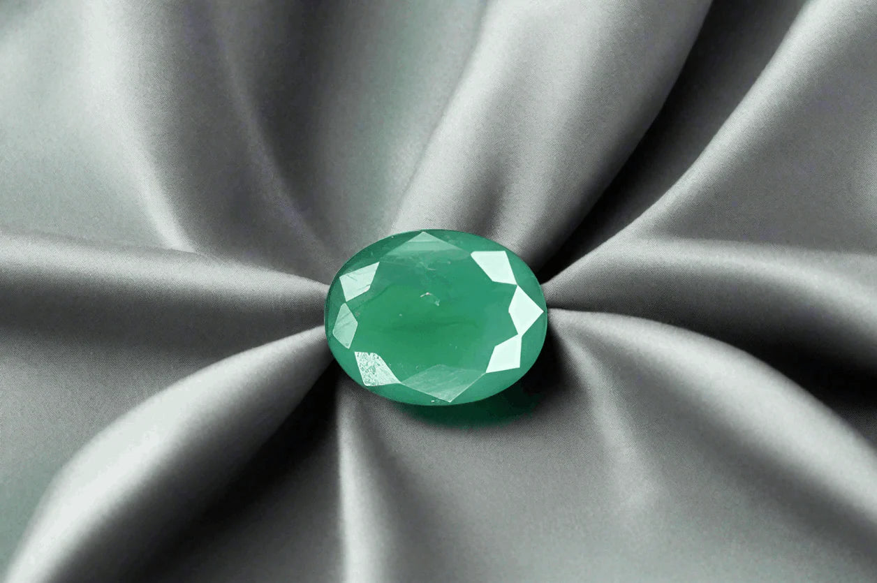 Natural Sakota Panna (Emerald) Gemstone Medium Green 4.25 to 6.25 Carats Certified Original Emerald Stone for Mercury Strength, Intelligence & Business Success